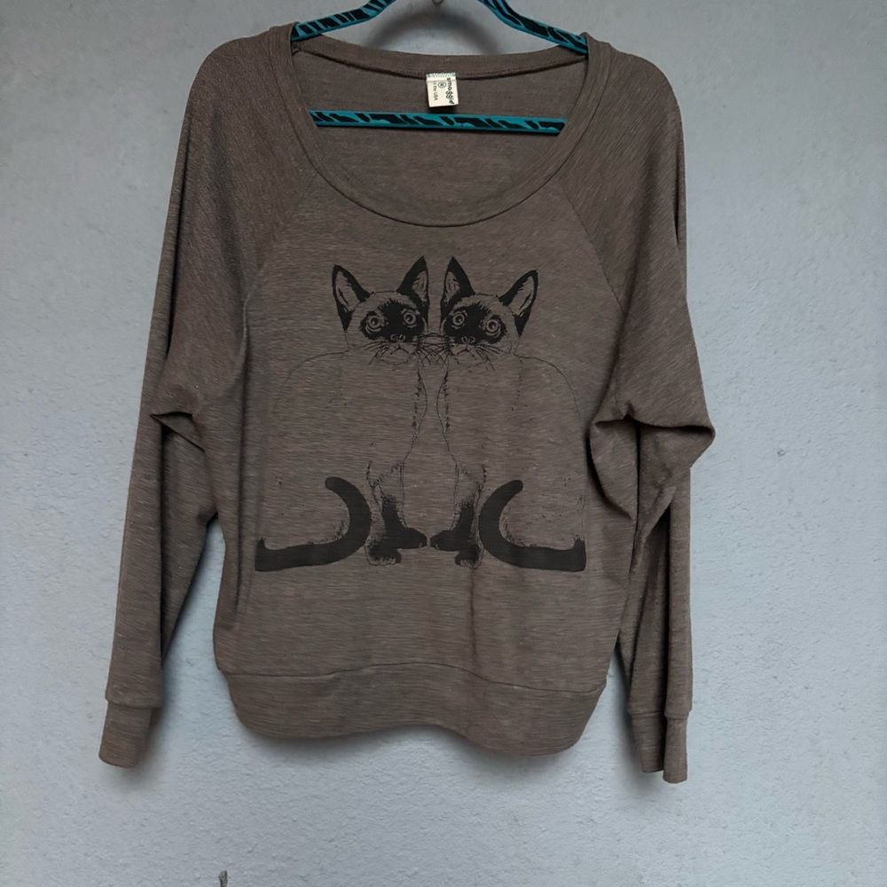 Chic Brown Cat Graphic Women's Sweater